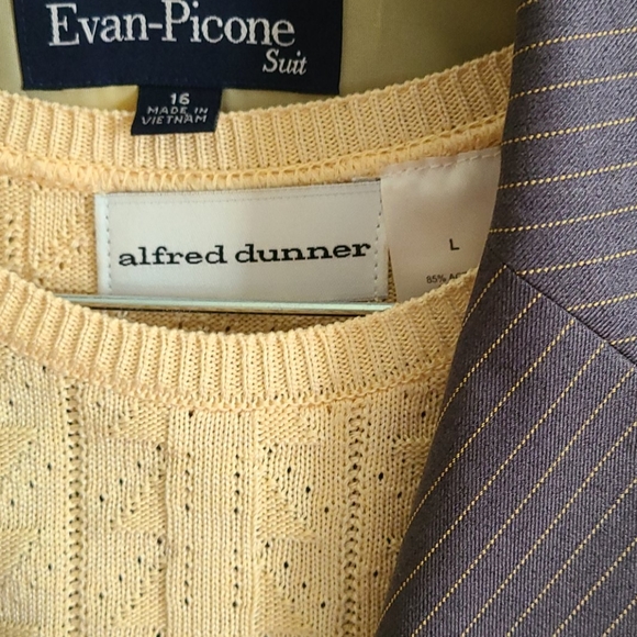 Suit - Picture 2 of 3